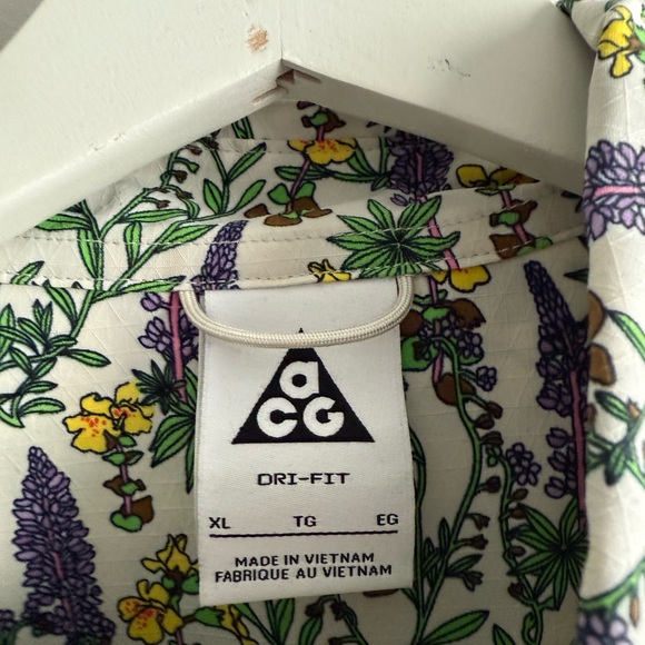 Nike ACG ‘Snowgrass’ Multicolor Floral Men's Casual Shirt - Picture 5 of 9